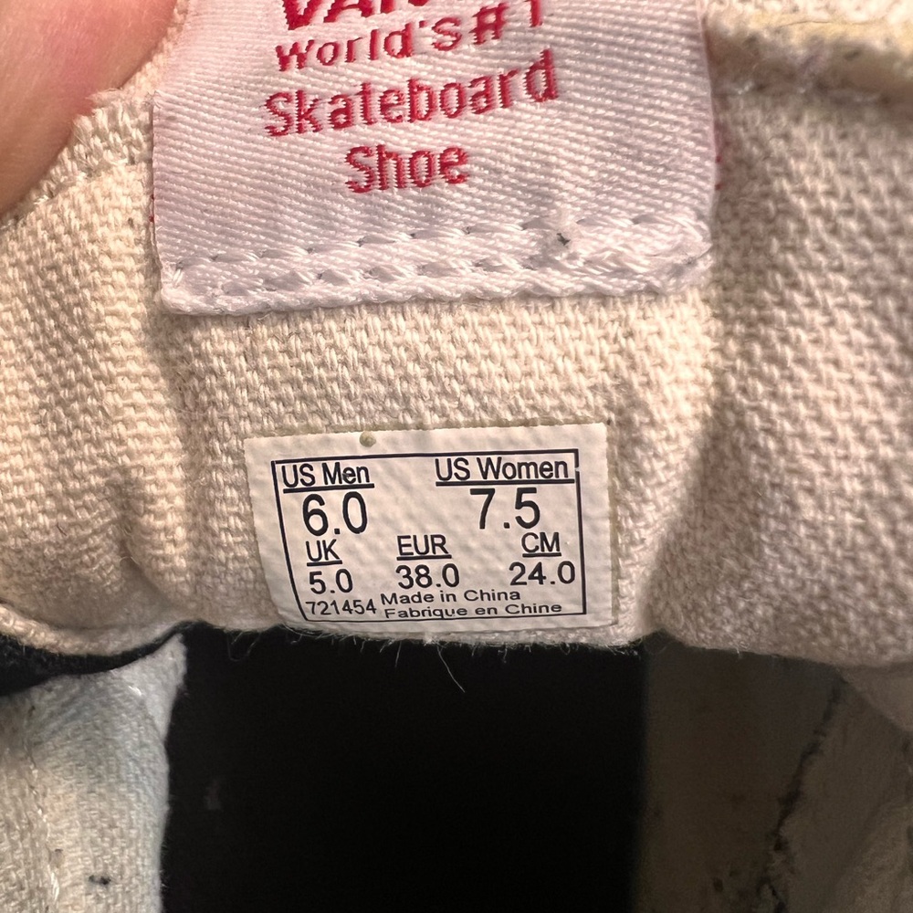 Vans Classic Black and White Skate Shoes platform. EUC. Some marks from use - Picture 4 of 9